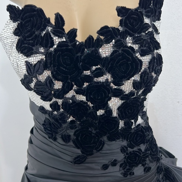 MONISHA BLACK SILVER TOP 3D FLORAL GOWM DRESS SIZE 8 - Picture 3 of 16
